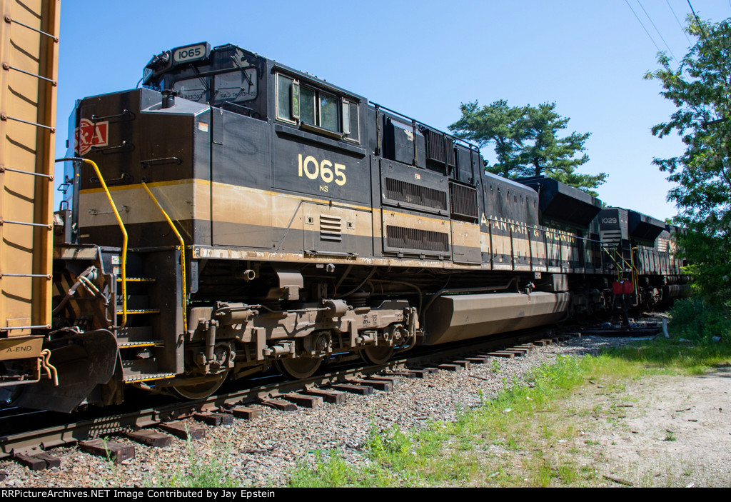 NS 1065 trails on 11R